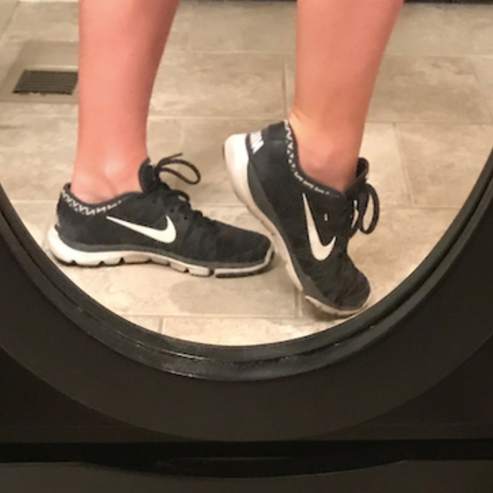Nike Black Tennis Shoes